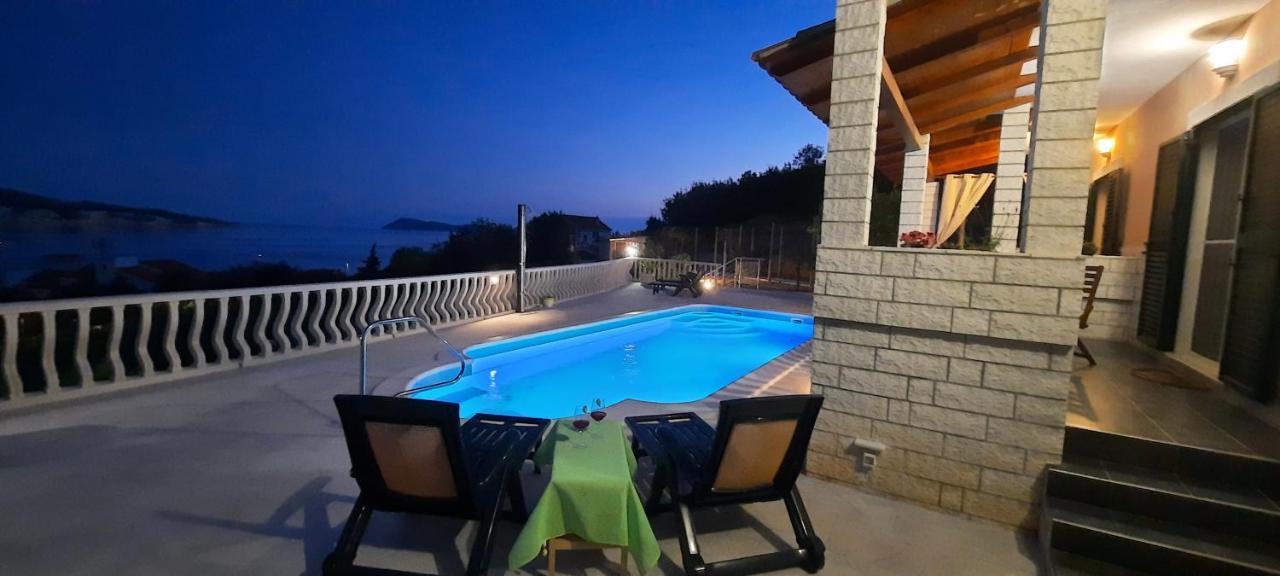 Apartments Suho Komiza Exterior photo