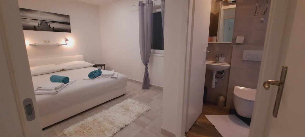 Apartments Suho Komiza Exterior photo