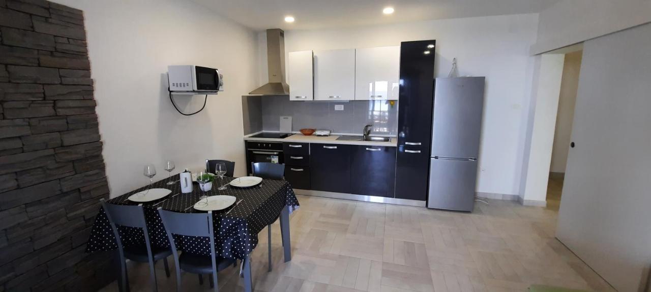 Apartments Suho Komiza Exterior photo